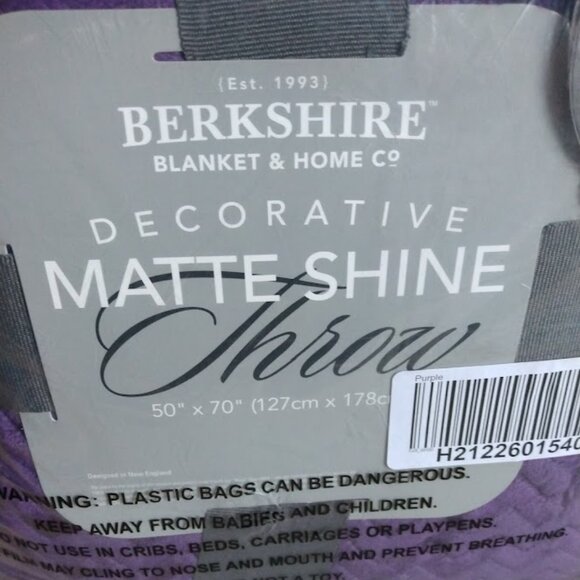 Berkshire Blanket & Home Oversized Throw 50" x 70" Dark Purple Velvet Soft NEW - Picture 5 of 6